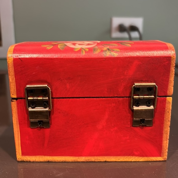 Novelty Gift Box - Picture 6 of 10